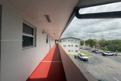 Купить кондоминиум в Хайалиа Гарденс, Флорида 2 спальни, 75.9м2, № 2058930 - фото 3