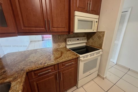 Купить кондоминиум в Хайалиа Гарденс, Флорида 2 спальни, 75.9м2, № 2058930 - фото 10