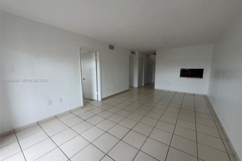 Купить кондоминиум в Хайалиа Гарденс, Флорида 2 спальни, 75.9м2, № 2058930 - фото 6