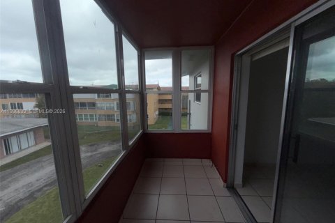 Купить кондоминиум в Хайалиа Гарденс, Флорида 2 спальни, 75.9м2, № 2058930 - фото 24