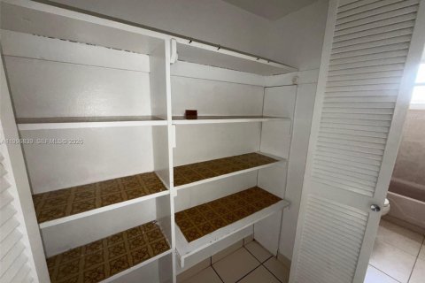 Купить кондоминиум в Хайалиа Гарденс, Флорида 2 спальни, 75.9м2, № 2058930 - фото 13