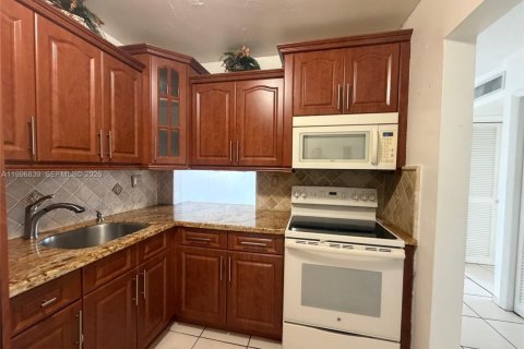 Купить кондоминиум в Хайалиа Гарденс, Флорида 2 спальни, 75.9м2, № 2058930 - фото 9