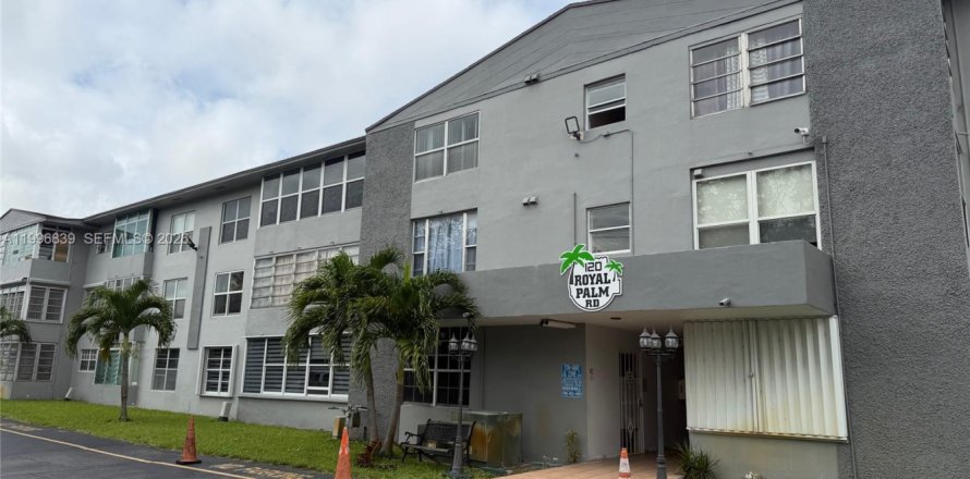 Кондоминиум с 2 спальнями в Хайалиа Гарденс, Флорида № 2058930