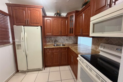 Купить кондоминиум в Хайалиа Гарденс, Флорида 2 спальни, 75.9м2, № 2058930 - фото 8