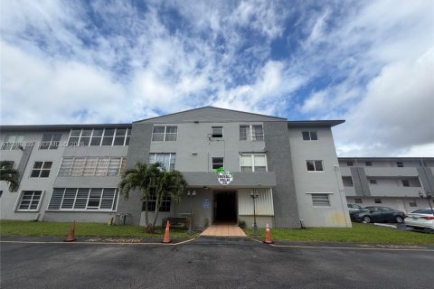 Купить кондоминиум в Хайалиа Гарденс, Флорида 2 спальни, 75.9м2, № 2058930 - фото 2