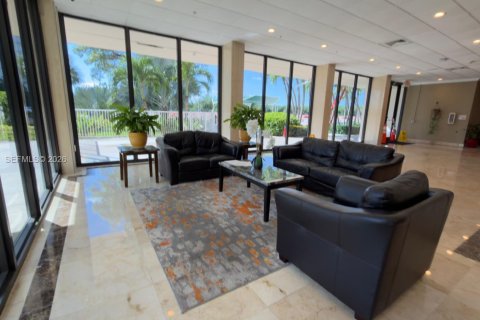 Condo in Sunny Isles Beach, Florida, 1 bedroom  № 2043307 - photo 22