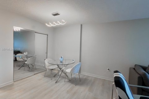 Condo in Sunny Isles Beach, Florida, 1 bedroom  № 2043307 - photo 12