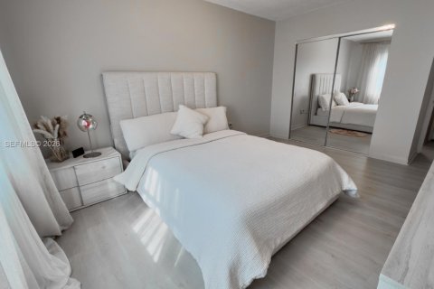 Condo in Sunny Isles Beach, Florida, 1 bedroom  № 2043307 - photo 9