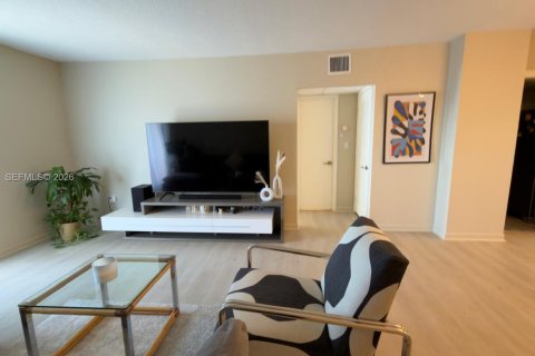 Condo in Sunny Isles Beach, Florida, 1 bedroom  № 2043307 - photo 6