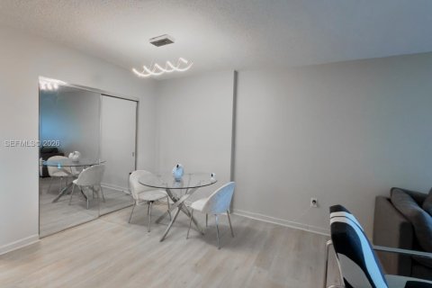 Condo in Sunny Isles Beach, Florida, 1 bedroom  № 2043307 - photo 7