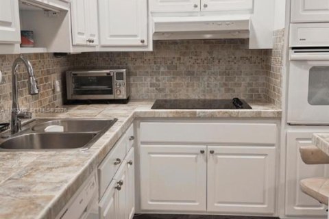 Condo in Sunny Isles Beach, Florida, 1 bedroom  № 2043307 - photo 27