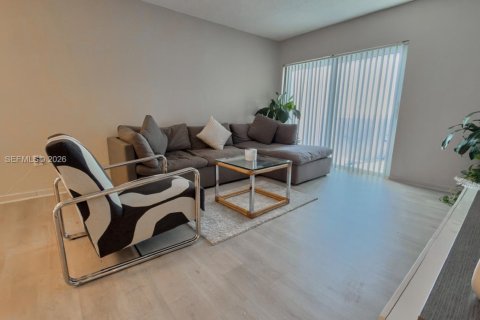 Condo in Sunny Isles Beach, Florida, 1 bedroom  № 2043307 - photo 26