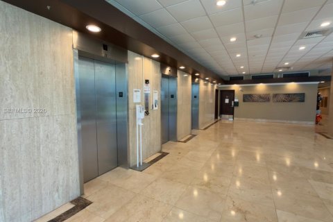 Condo in Sunny Isles Beach, Florida, 1 bedroom  № 2043307 - photo 18