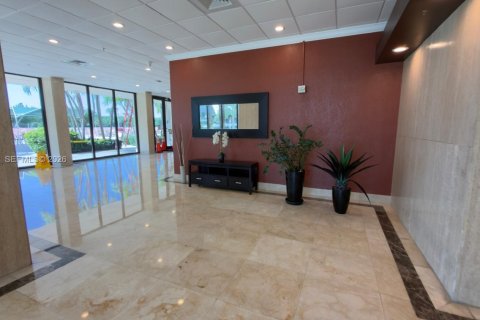 Condo in Sunny Isles Beach, Florida, 1 bedroom  № 2043307 - photo 25