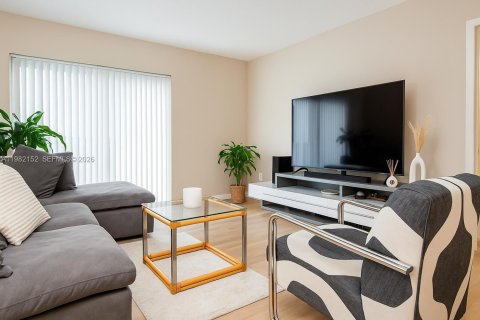 Condo in Sunny Isles Beach, Florida, 1 bedroom  № 2043307