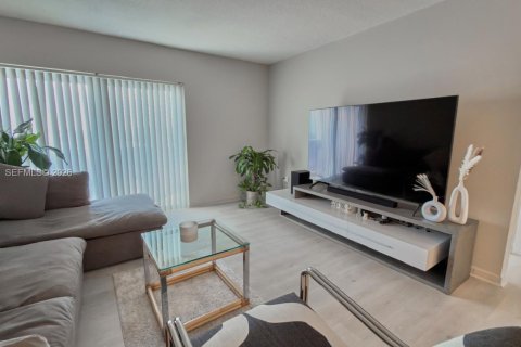 Condo in Sunny Isles Beach, Florida, 1 bedroom  № 2043307 - photo 3