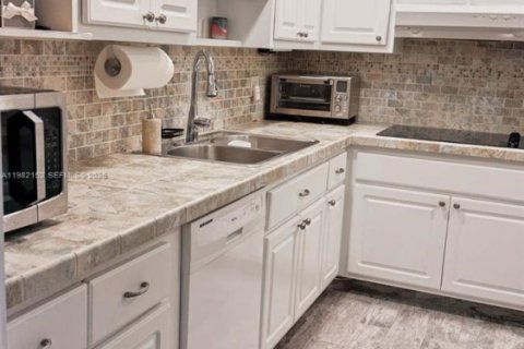 Condo in Sunny Isles Beach, Florida, 1 bedroom  № 2043307 - photo 10