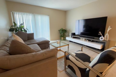 Condo in Sunny Isles Beach, Florida, 1 bedroom  № 2043307 - photo 11
