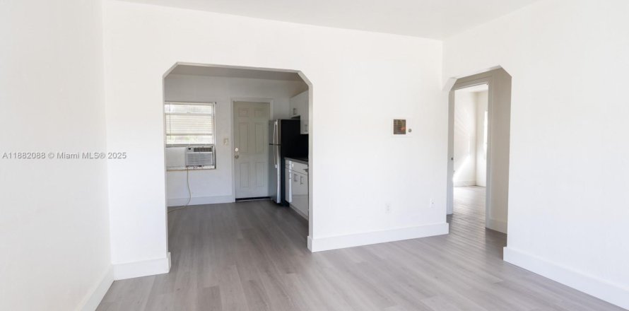 Casa en Miami, Florida 2 dormitorios, 66.33 m2 № 1931757