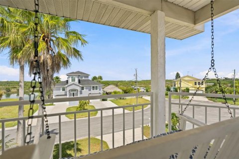 House in Hernando Beach, Florida 3 bedrooms, 205.31 sq.m. № 2234265 - photo 18