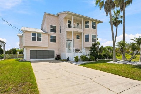 House in Hernando Beach, Florida 3 bedrooms, 205.31 sq.m. № 2234265 - photo 4