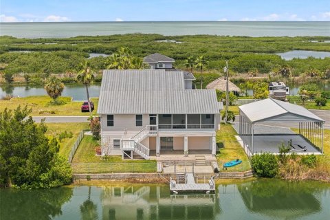 House in Hernando Beach, Florida 3 bedrooms, 205.31 sq.m. № 2234265 - photo 3