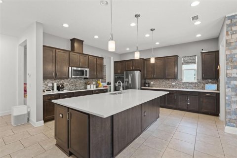 Casa en venta en Kissimmee, Florida, 4 dormitorios, 367.24 m2 № 1853725 - foto 7