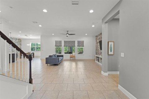 Casa en venta en Kissimmee, Florida, 4 dormitorios, 367.24 m2 № 1853725 - foto 3
