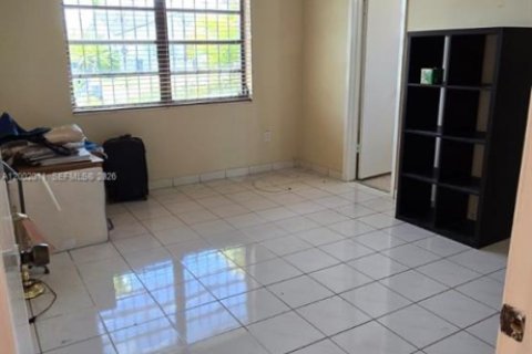 House in Miami, Florida 3 bedrooms, 106.47 sq.m. № 2068508 - photo 3
