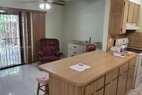House in Miami, Florida 3 bedrooms, 106.47 sq.m. № 2068508 - photo 4