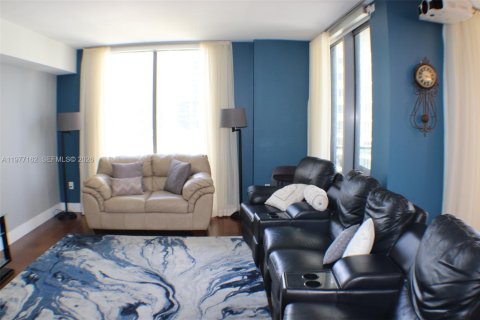 Condominio en alquiler en Miami, Florida, 3 dormitorios, 198.25 m2 № 2041590 - foto 25