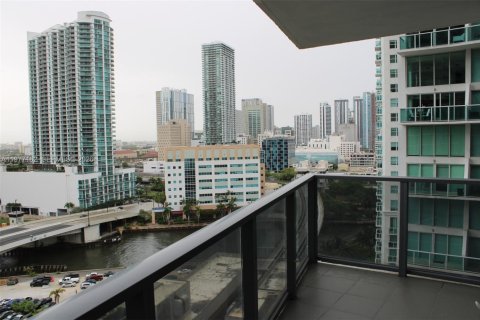 Condominio en alquiler en Miami, Florida, 3 dormitorios, 198.25 m2 № 2041590 - foto 16