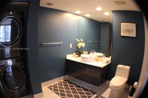 Condominio en alquiler en Miami, Florida, 3 dormitorios, 198.25 m2 № 2041590 - foto 26