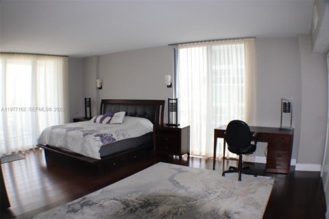 Condominio en alquiler en Miami, Florida, 3 dormitorios, 198.25 m2 № 2041590 - foto 29