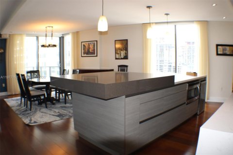 Condominio en alquiler en Miami, Florida, 3 dormitorios, 198.25 m2 № 2041590 - foto 23