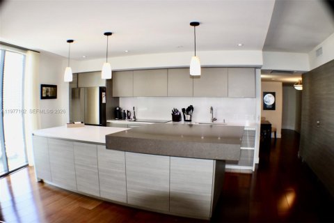 Condominio en alquiler en Miami, Florida, 3 dormitorios, 198.25 m2 № 2041590 - foto 22