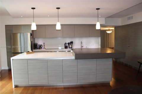 Condominio en alquiler en Miami, Florida, 3 dormitorios, 198.25 m2 № 2041590 - foto 4