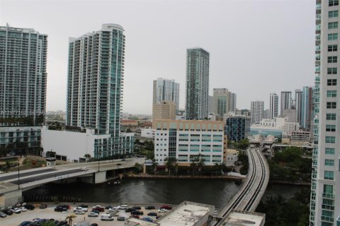 Condominio en alquiler en Miami, Florida, 3 dormitorios, 198.25 m2 № 2041590 - foto 15