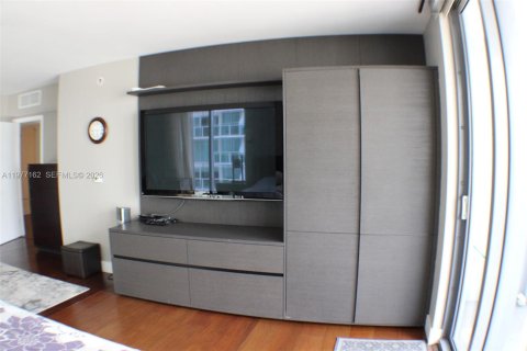 Condominio en alquiler en Miami, Florida, 3 dormitorios, 198.25 m2 № 2041590 - foto 30
