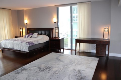 Condominio en alquiler en Miami, Florida, 3 dormitorios, 198.25 m2 № 2041590 - foto 9
