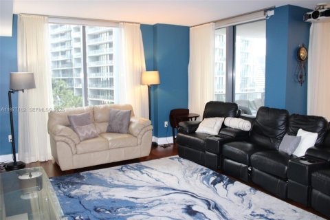 Condominio en alquiler en Miami, Florida, 3 dormitorios, 198.25 m2 № 2041590 - foto 7