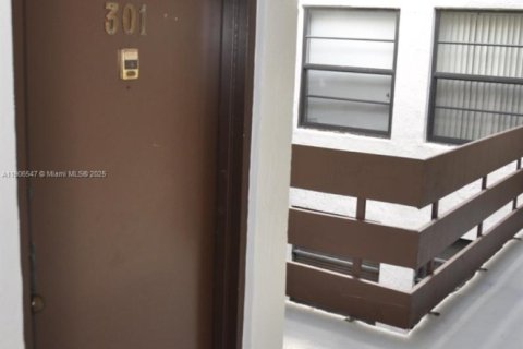 Condominio en alquiler en Miami, Florida, 2 dormitorios, 89.65 m2 № 2012351 - foto 5