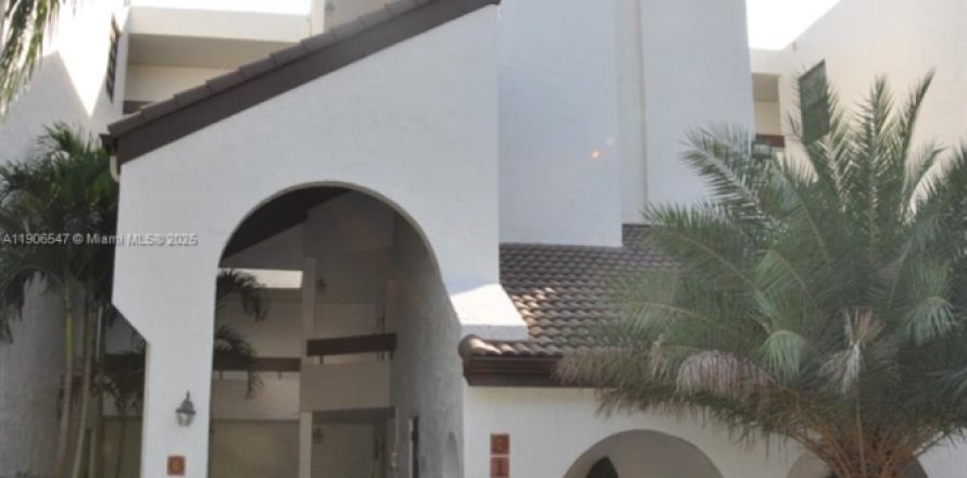 Condominio en Miami, Florida, 2 dormitorios  № 2012351