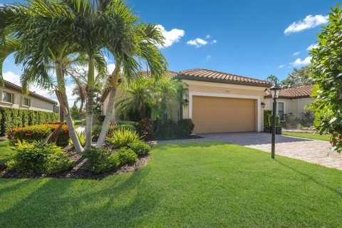 House in Bradenton, Florida 3 bedrooms, 177.63 sq.m. № 1876928 - photo 1