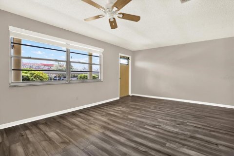 Copropriété à vendre à Gulfport, Floride: 1 chambre, 75.72 m2 № 1815886 - photo 6