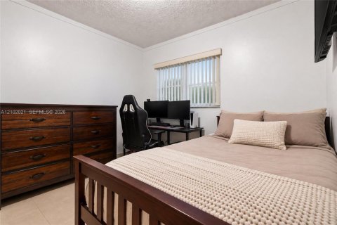 Touwnhouse à vendre à Miami Gardens, Floride: 3 chambres, 120.96 m2 № 2409345 - photo 17