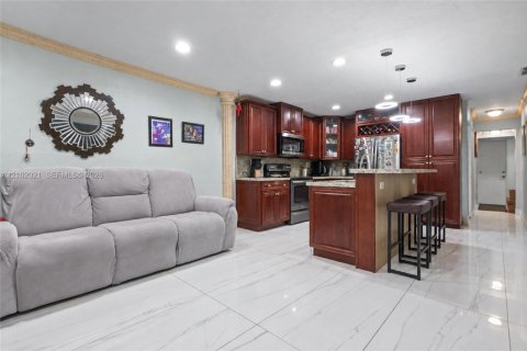 Touwnhouse à vendre à Miami Gardens, Floride: 3 chambres, 120.96 m2 № 2409345 - photo 9