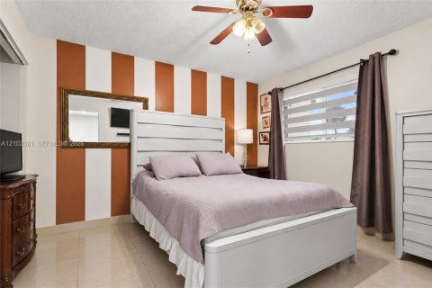 Touwnhouse à vendre à Miami Gardens, Floride: 3 chambres, 120.96 m2 № 2409345 - photo 28