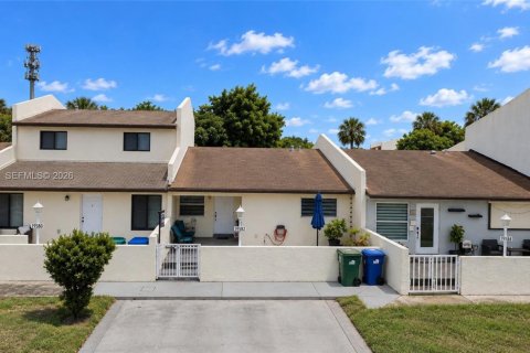Touwnhouse à Miami Gardens, Floride 3 chambres, 120.96 m2 № 2409345