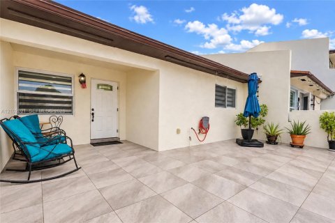 Touwnhouse à vendre à Miami Gardens, Floride: 3 chambres, 120.96 m2 № 2409345 - photo 4